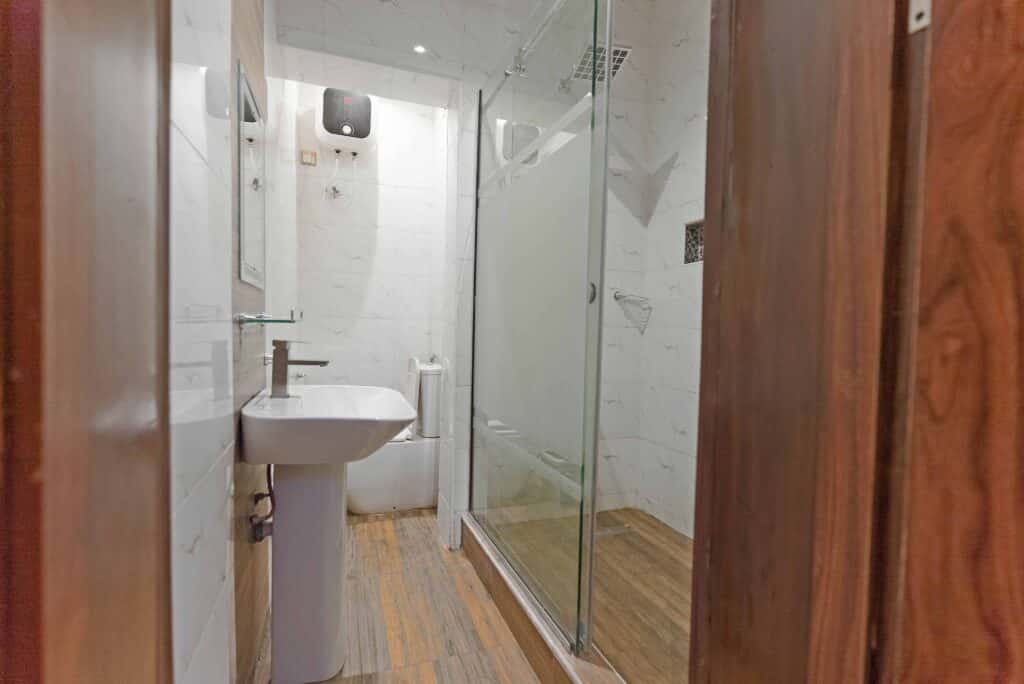 Suites & Rooms 8