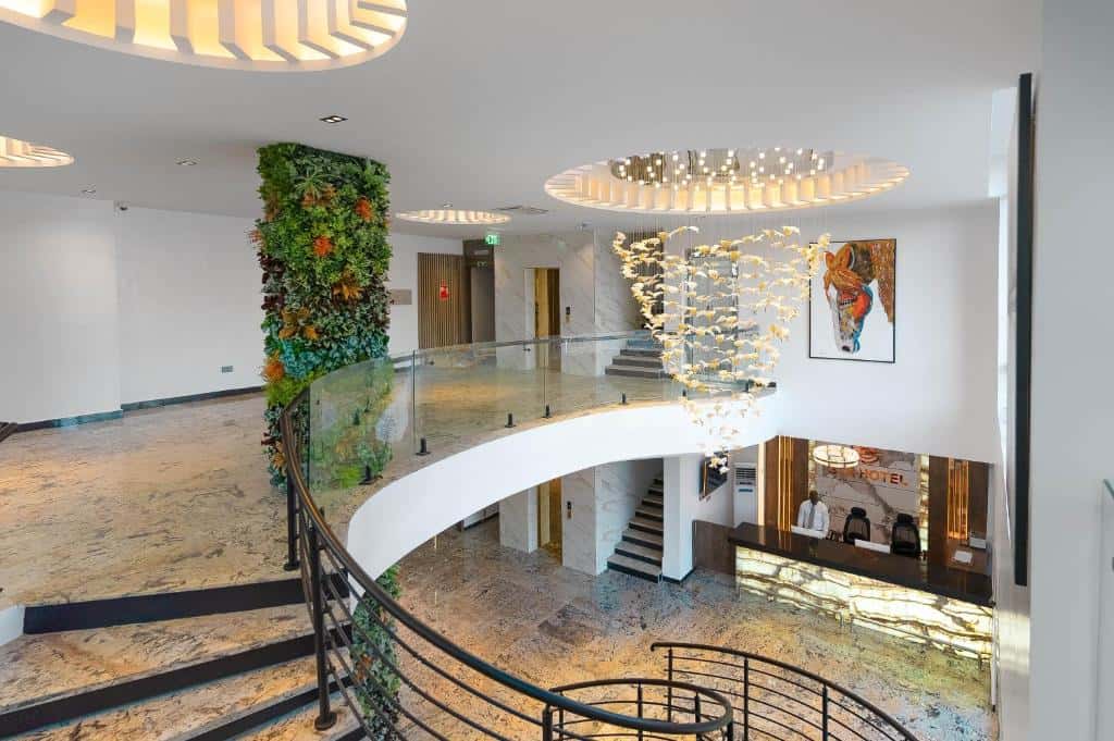 Lobby & Common Areas 9