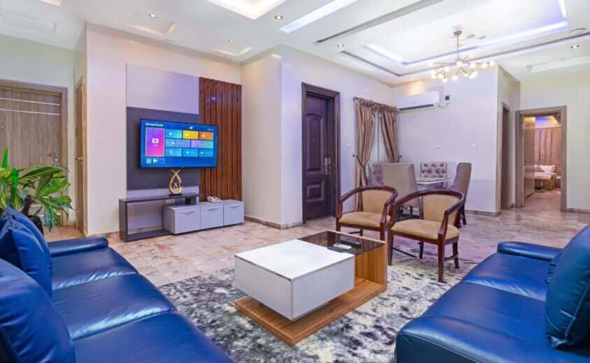 Suites & Rooms 6