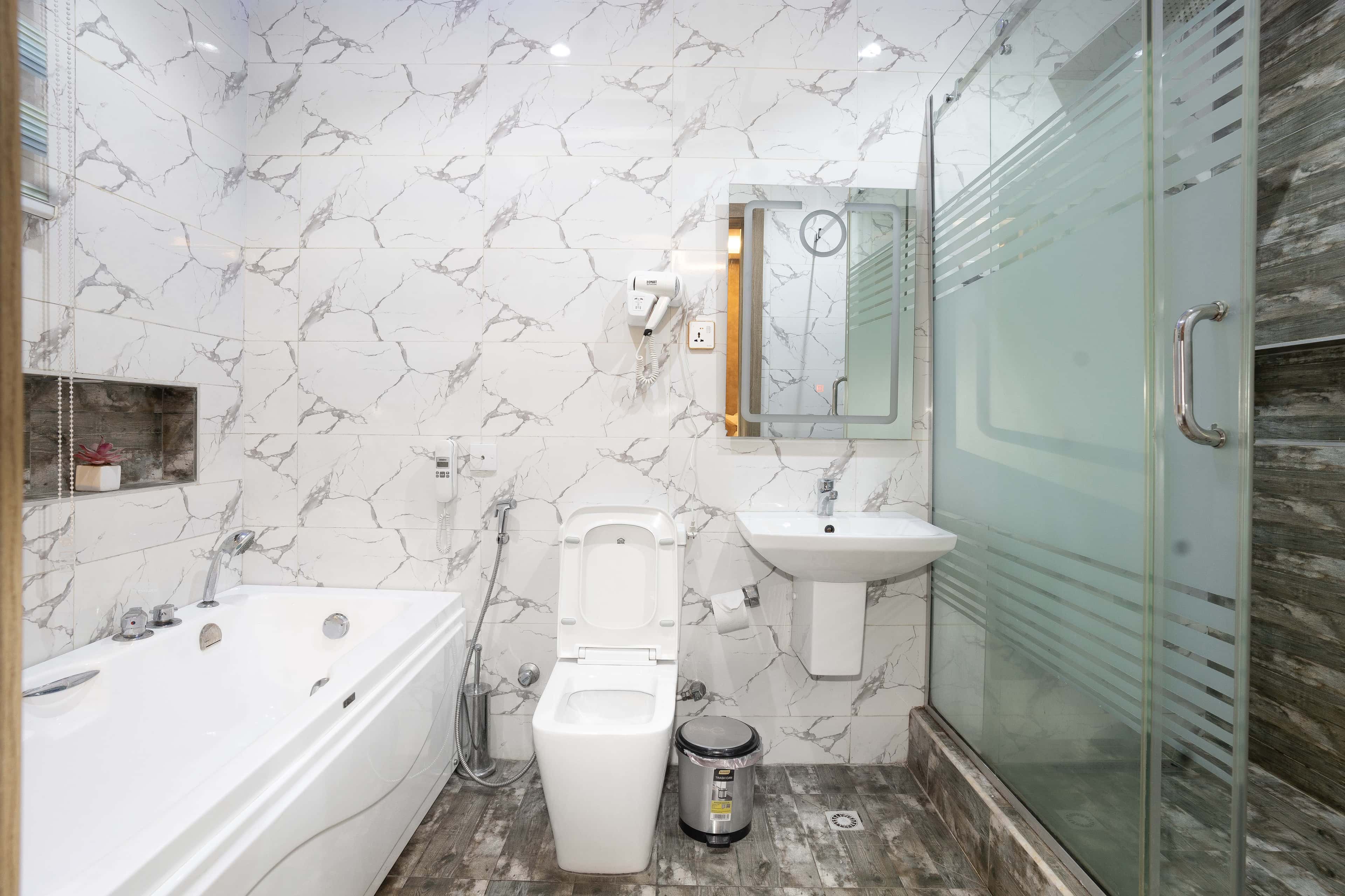 Suites & Rooms 3