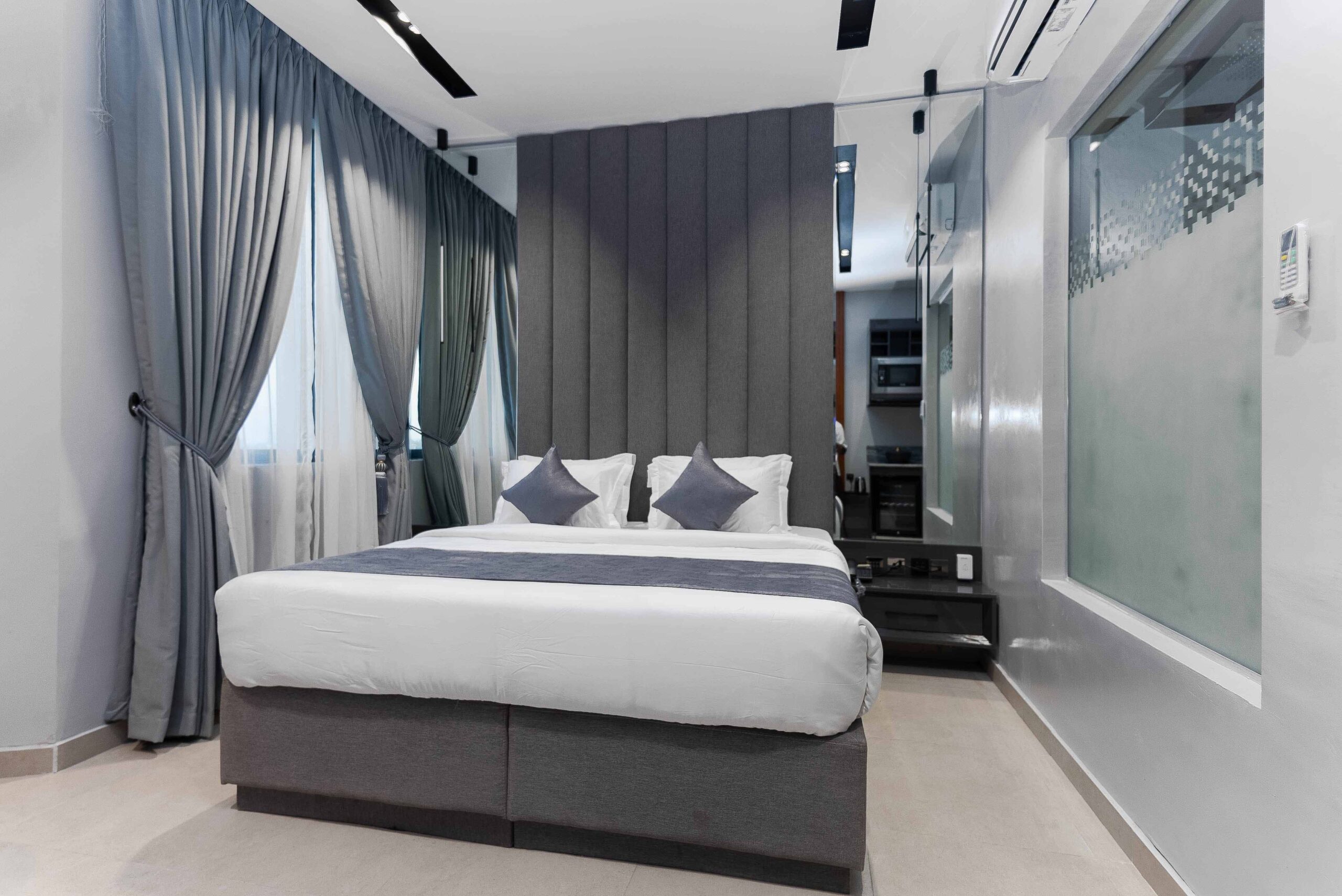 Studio & Rooms 9