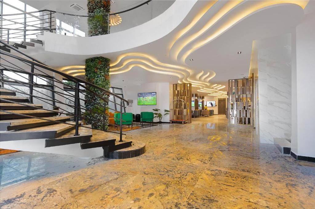 Lobby & Common Areas 7