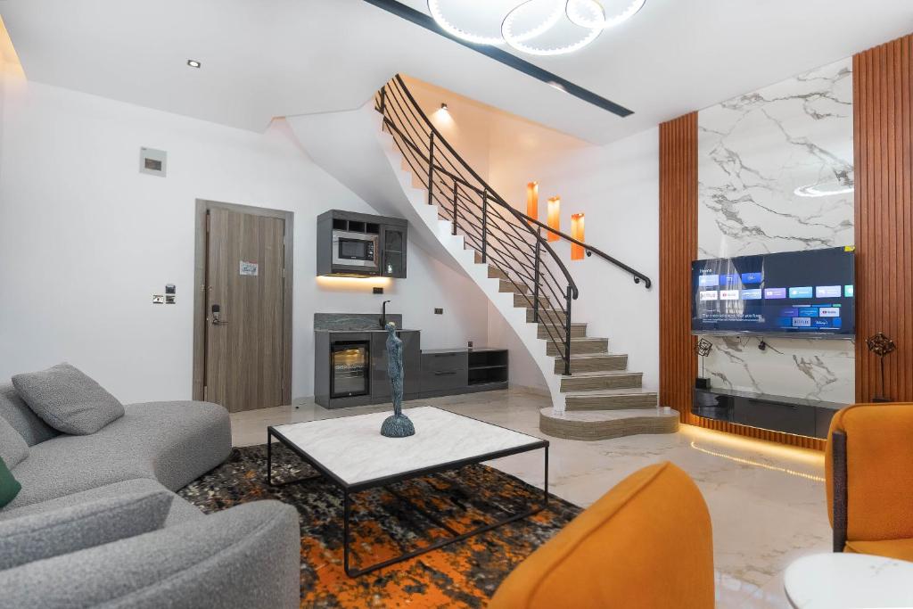Studio & Rooms 17