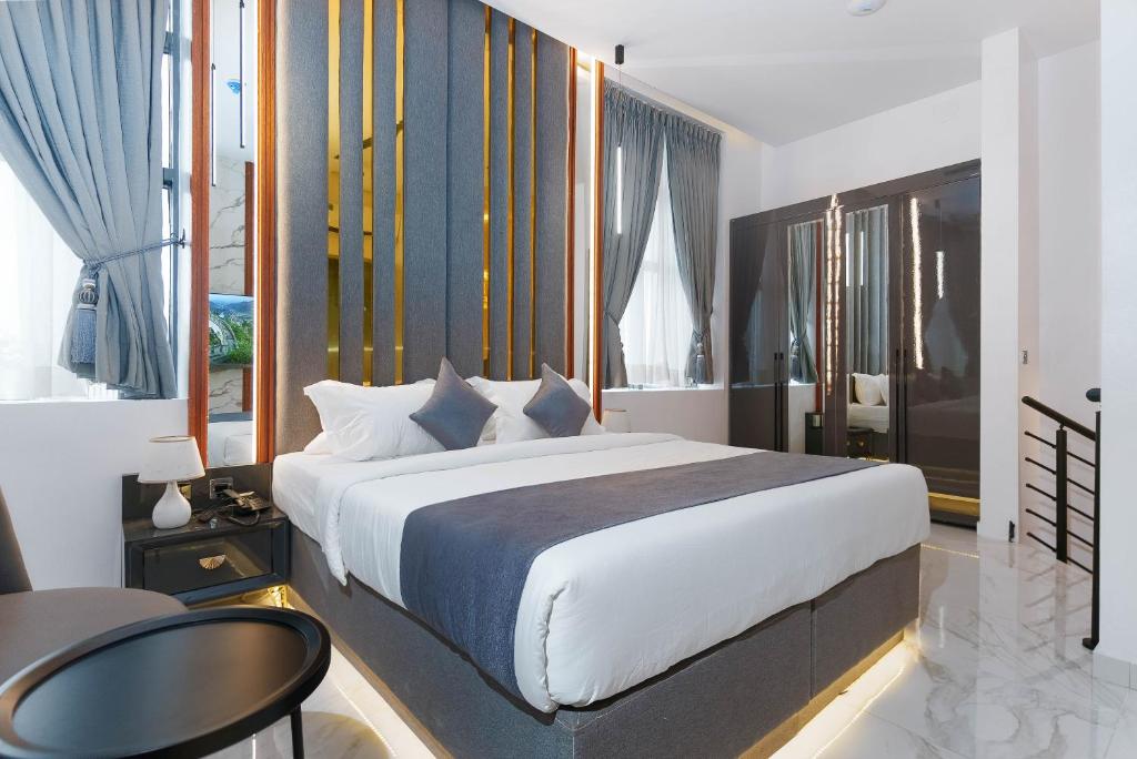 Studio & Rooms 20