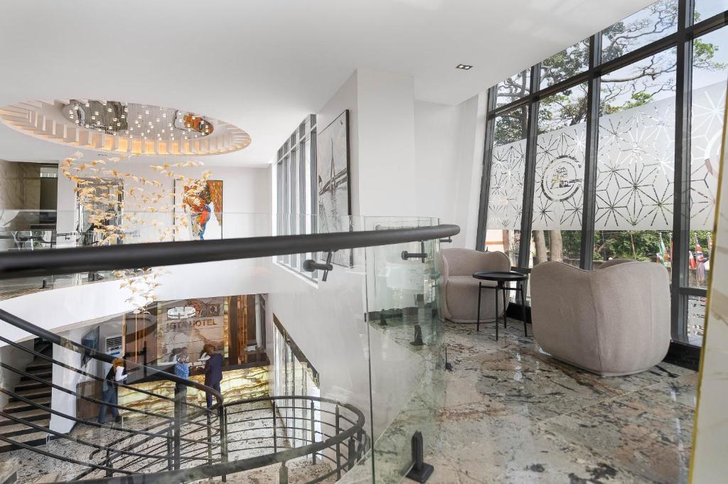 Lobby & Common Areas 12