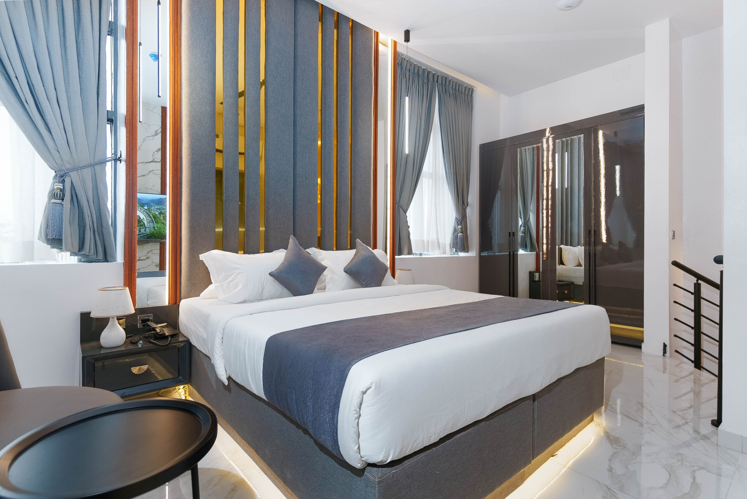 Studio & Rooms 5