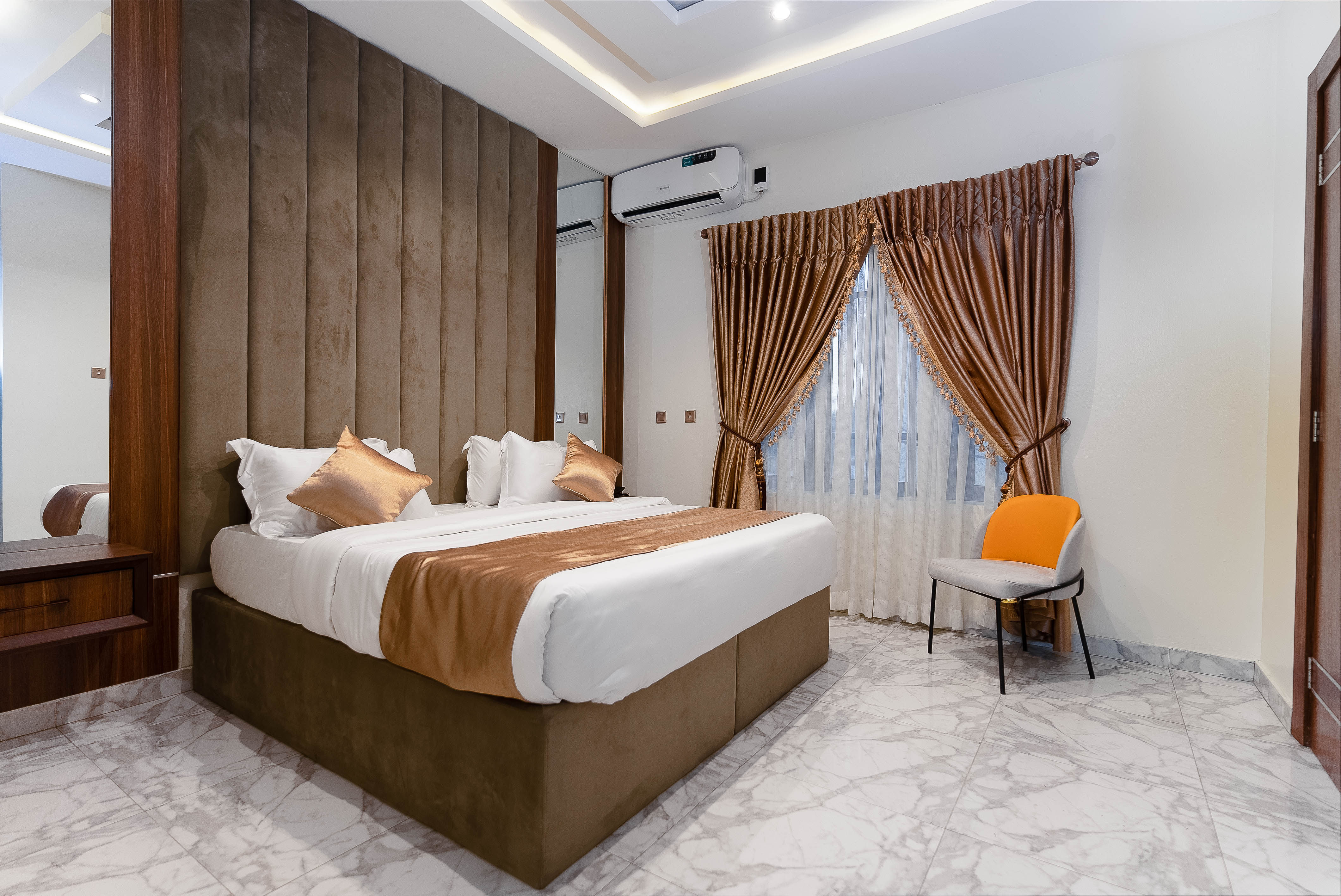 Suites & Rooms 2